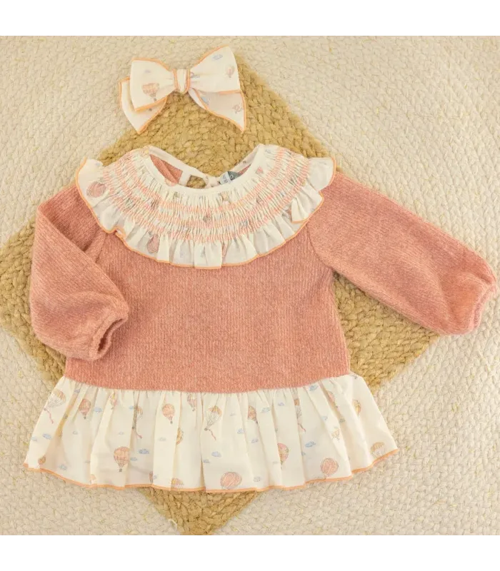 Vestido niña rosa viejo Calamaro Anemoi de punto con cuerpo texturizado, cuello volante estampado y falda coordinada