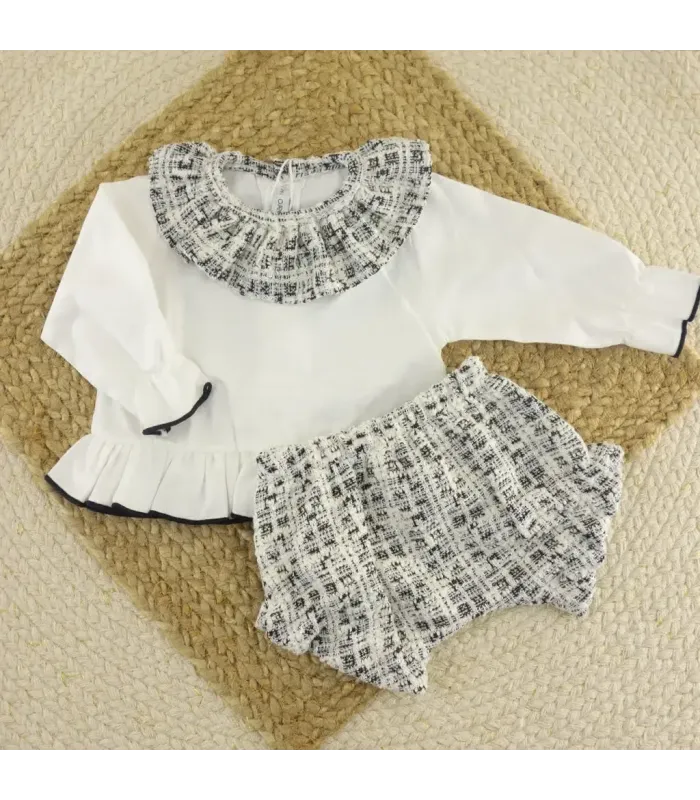 Conjunto pololo bebé niña negro Alisio 100% algodón cuello volante y detalles metalizados