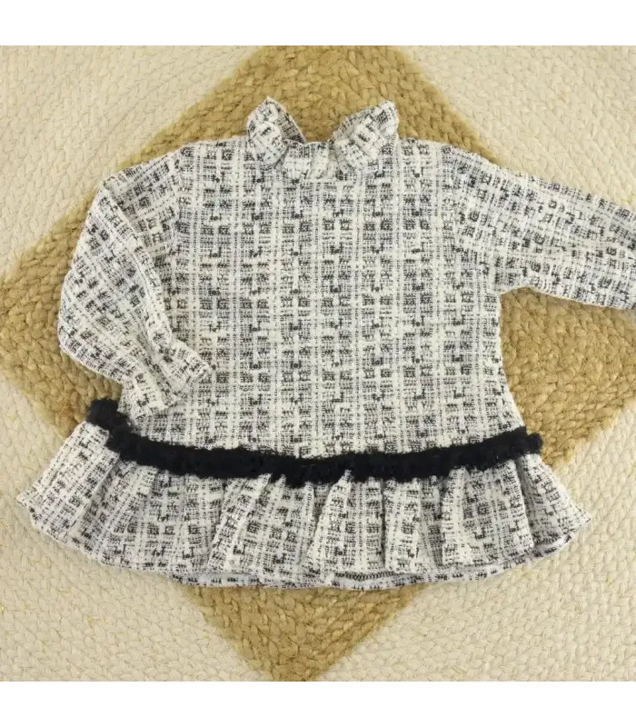 Vestido niña negro Alisio con estampado gris y detalles de pelo