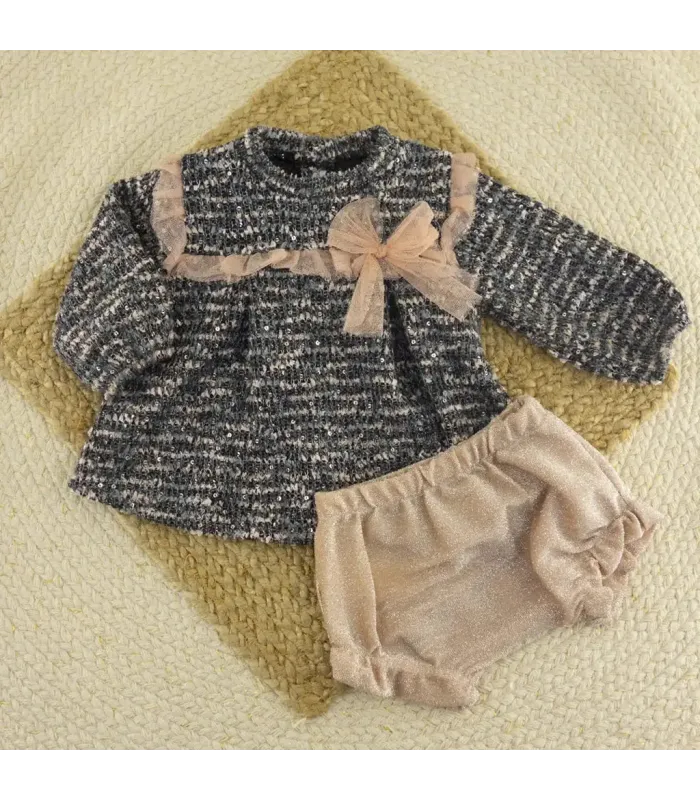 Jesusito bebé gris Lips con lazo rosa y pololo a juego