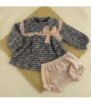 Jesusito bebé gris Lips con lazo rosa y pololo a juego