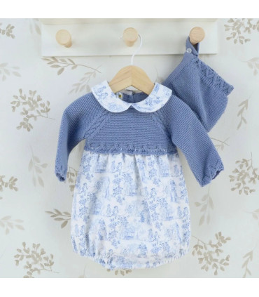 Pelele bebé porcelana azul con cuerpo de punto, tejido estampado y capota a juego