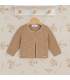 Chaqueta Cóndor Camel 326 de punto bobo. Fondo estudio.