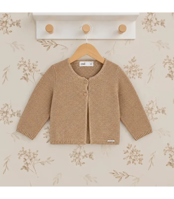 Chaqueta Cóndor Camel 326 de punto bobo. Fondo estudio.