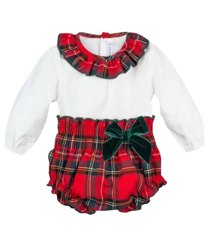 Conjunto bebé Calamaro de cuadros escoceses rojos y lazo verde. Fondo blanco.