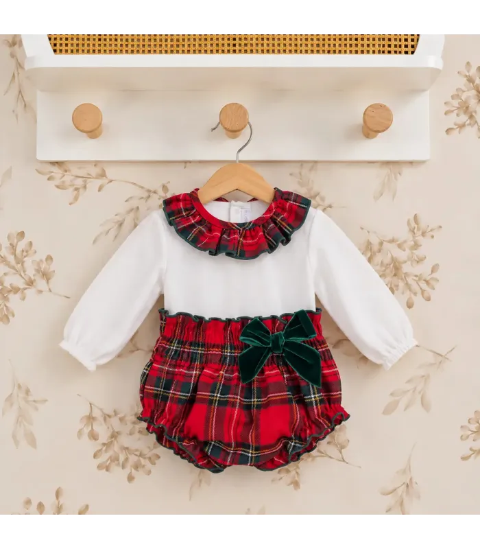 conjunto escoces de bebe en cuadros rojos y camisa banca