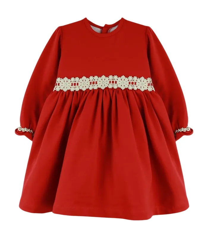 Vestido rojo de niña Babyfer con encaje beige Fondo blanco.