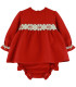 Vestido rojo Babyfer de bebé con encaje beige y braguita.Fondo blanco.