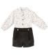 Conjunto bebé navideño con blusa estampada y pololo de pana oscuro. Fondo blanco.