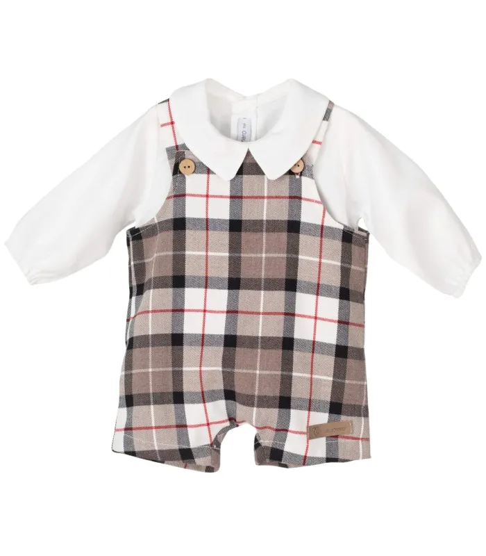 Peto de cuadros beige y negro con camisa blanca para bebé Calamaro. Fondo blanco.