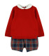 Conjunto infantil Babyfer con jersey rojo y pantalón de cuadros escoceses.Fondo blanco.