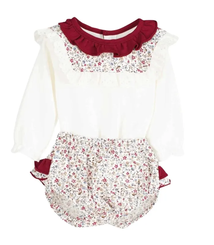 Conjunto pololo Rocío floral granate Calamaro. Fondo blanco.