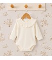 body bebé crudo volante ribete manga larga algodón elastano elegante cómodo