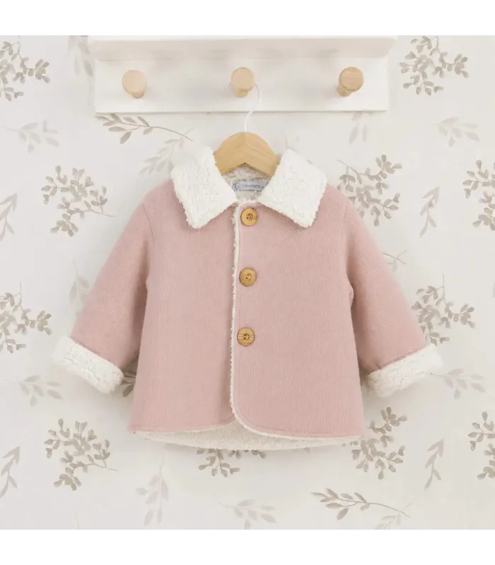 Abrigo Bebé Nude tejido suave con borreguito blanco en cuello y puños diseño elegante invierno