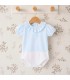 body bebé celeste plumeti cuello volante algodón relieve detalle verano elegante