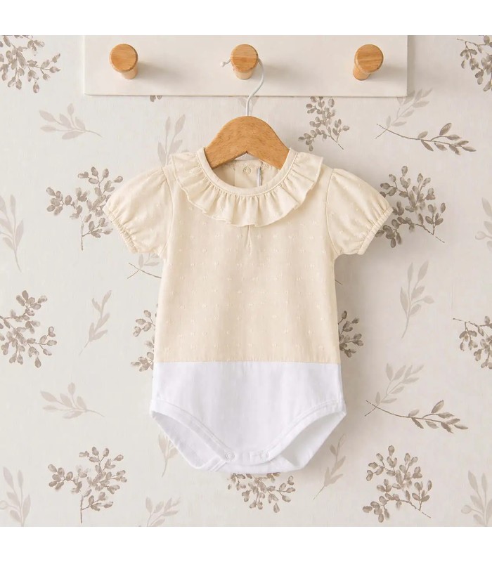 body bebé crudo plumeti cuello volante algodón relieve detalle verano natural elegante