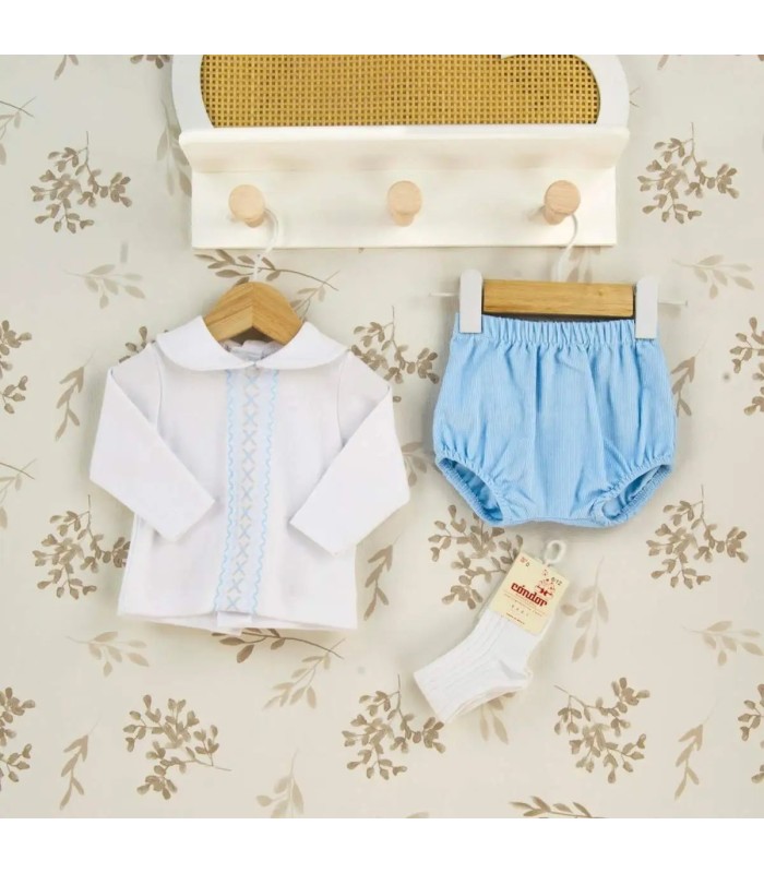 Conjunto pololo bebé celeste de algodón con blusa blanca bordada y pololo celeste colección Antas Calamaro