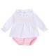 Conjunto Pololo bebé rosa de algodón con blusa blanca bordada y pololo rosa en fondo blanco. Colección Antas Calamaro