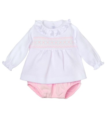 Conjunto Pololo bebé rosa de algodón con blusa blanca bordada y pololo rosa en fondo blanco. Colección Antas Calamaro