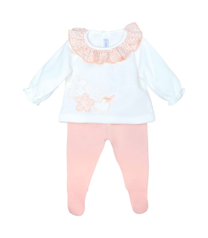 Conjunto Polaina bebé nude algodón con cuello bordado detalle delicado primera puesta invierno en fondo blanco