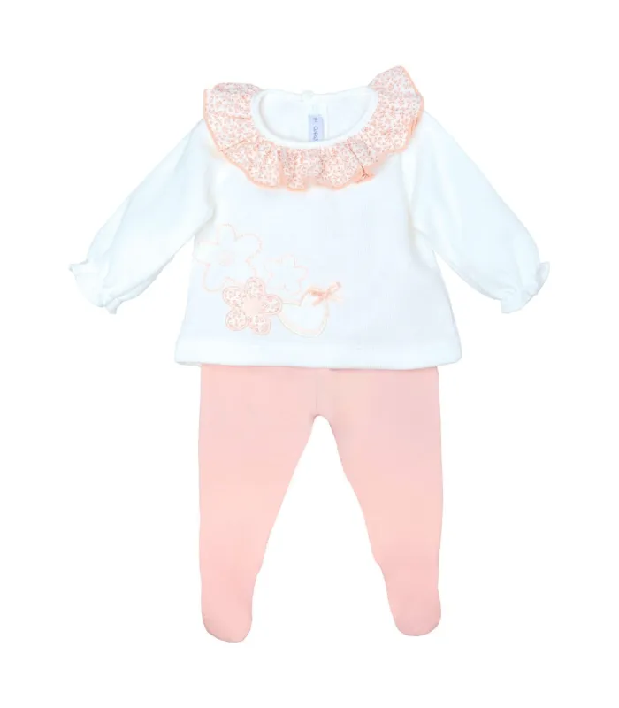 Conjunto Polaina bebé nude algodón con cuello bordado detalle delicado primera puesta invierno en fondo blanco