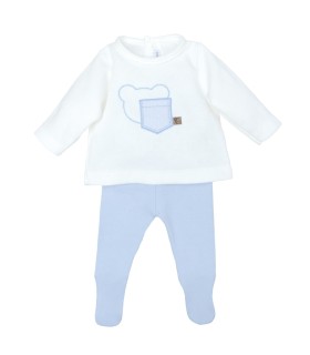 Conjunto Polaina bebé azul cielo algodón con cuello bordado detalle delicado primera puesta invierno en fondo blanco