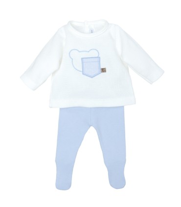 Conjunto Polaina bebé azul cielo algodón con cuello bordado detalle delicado primera puesta invierno en fondo blanco
