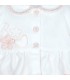 Diseño del Conjunto Pololo bebé nude con blusa blanca volante bordado floral y pololo algodón detalle elegante