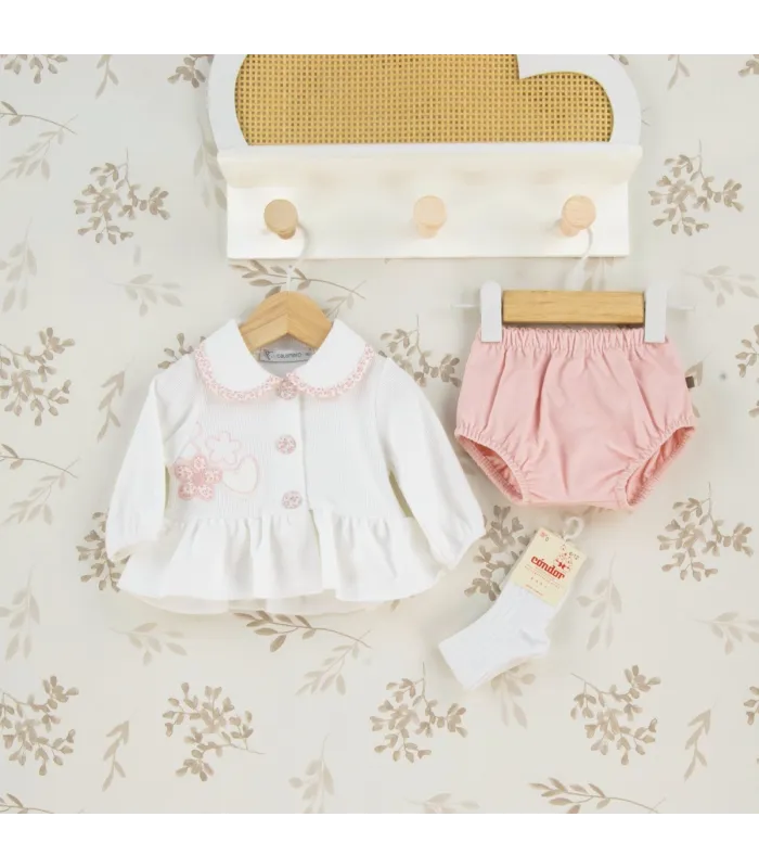 Conjunto Pololo bebé nude con blusa blanca volante bordado floral y pololo algodón detalle elegante