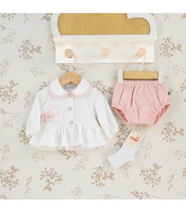Conjunto Pololo bebé nude con blusa blanca volante bordado floral y pololo algodón detalle elegante