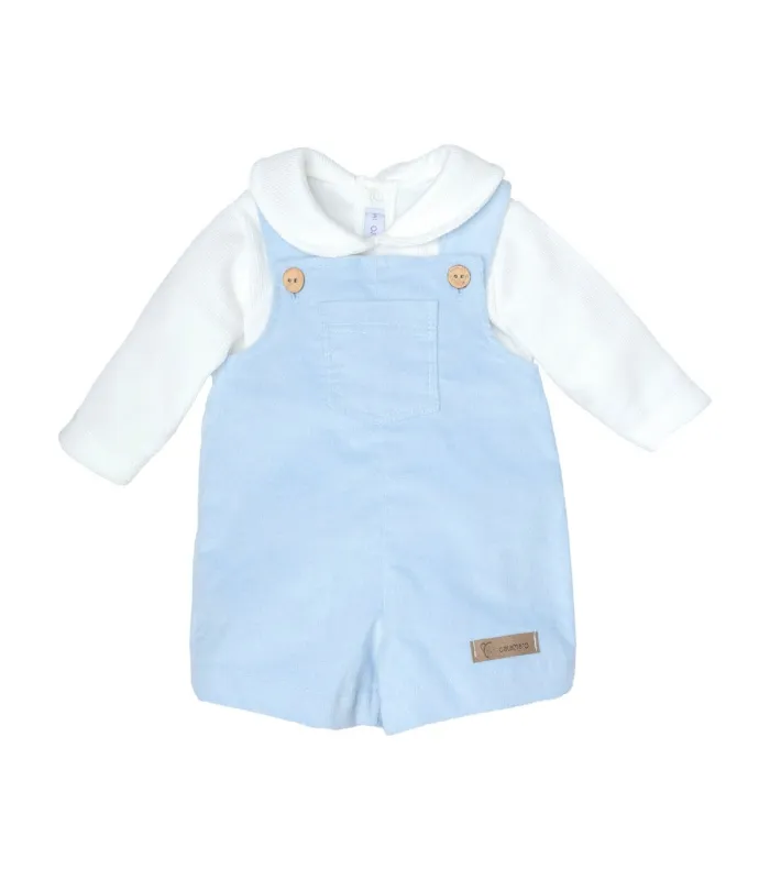 Conjunto Peto bebé azul cielo con camiseta blanca algodón y peto corto con tirantes y botones frontales en fondo blanco