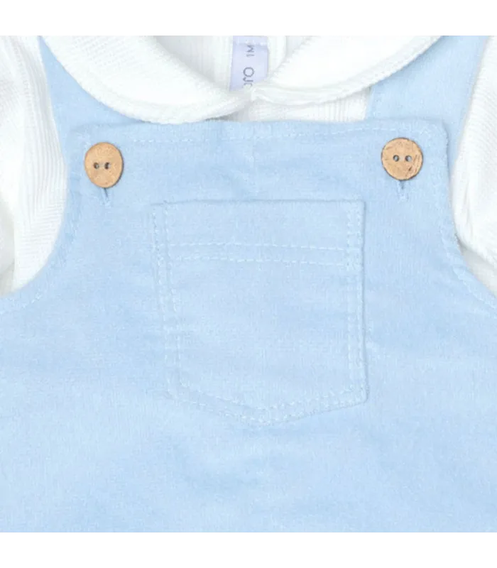 Diseño del Conjunto Peto bebé azul cielo con camiseta blanca algodón y peto corto con tirantes y botones frontales