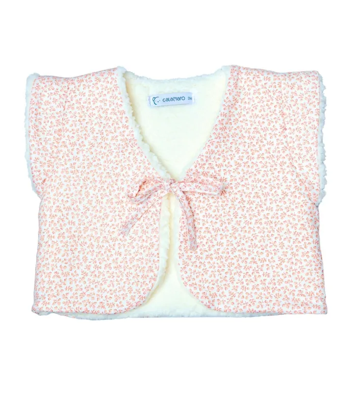 Chaleco niña nude empolvado con microestampado algodón sin mangas lazada frontal detalle delicado en fondo blanco