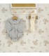 Pelele bebé gris vichy algodón cuello volante textura suave ligero elegante clásico