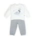 Conjunto sport niña gris algodón elastano sudadera volante pantalón textura suave en fondo blanco