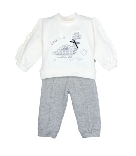 Conjunto sport niña gris algodón elastano sudadera volante pantalón textura suave en fondo blanco