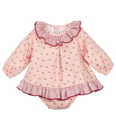 Jesusito bebé rosa empolvado algodón con volante vichy y estampado delicado detalle invierno en fondo blanco