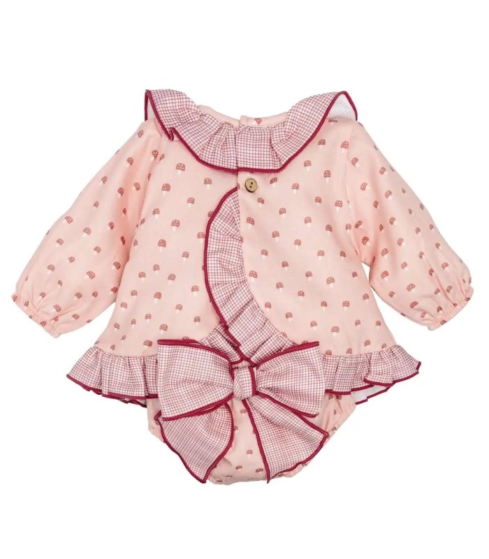 Parte trasera del Jesusito bebé rosa empolvado algodón con volante vichy y estampado delicado detalle invierno en fondo blanco