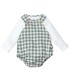 Conjunto bebé verde Peto vichy tirantes botones madera camiseta algodón detalle clásico resistente en fondo blanco
