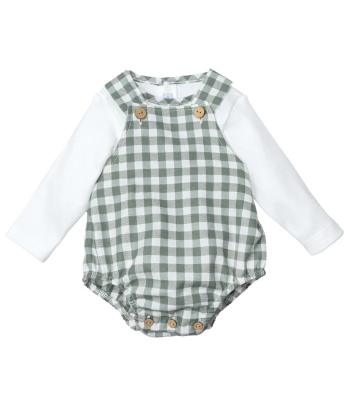 Conjunto bebé verde Peto vichy tirantes botones madera camiseta algodón detalle clásico resistente en fondo blanco
