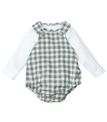 Conjunto bebé verde Peto vichy tirantes botones madera camiseta algodón detalle clásico resistente en fondo blanco