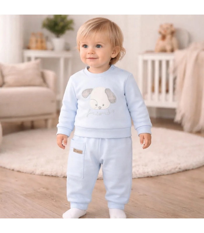 niño con Conjunto Sport bebé celeste algodón suave sudadera dibujo central bolsillo pantalón invierno detalle tejido