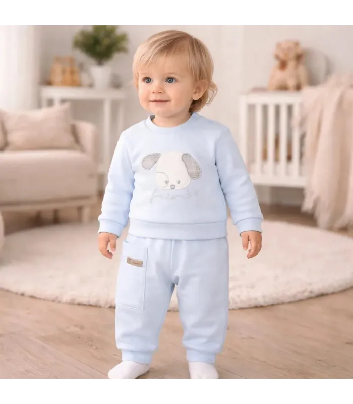 niño con Conjunto Sport bebé celeste algodón suave sudadera dibujo central bolsillo pantalón invierno detalle tejido