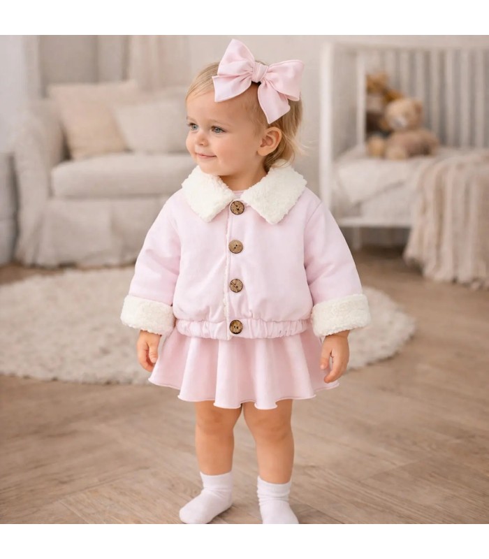 niña con Chaqueta bebé rosa algodón suave interior borreguito botones invierno detalle tejido