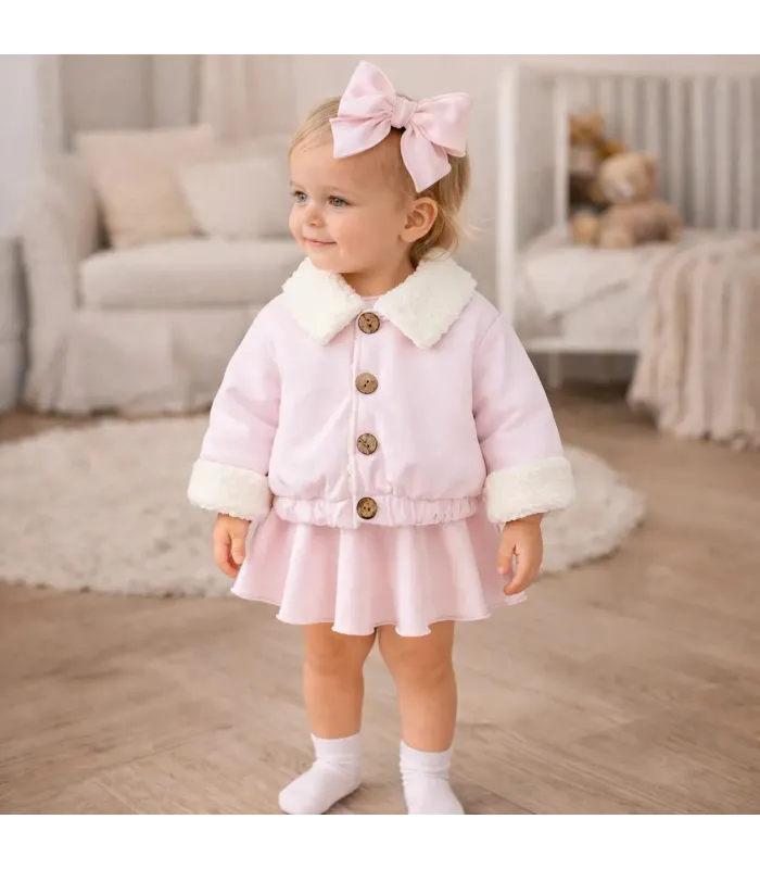 niña con Chaqueta bebé rosa algodón suave interior borreguito botones invierno detalle tejido