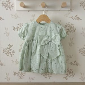 Vestido bebé verde agua bordado con lazo lateral Calamaro Kavarati
