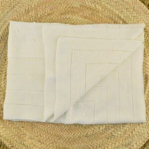 toquilla bebe crema perle dulce de fresa manta punto calado