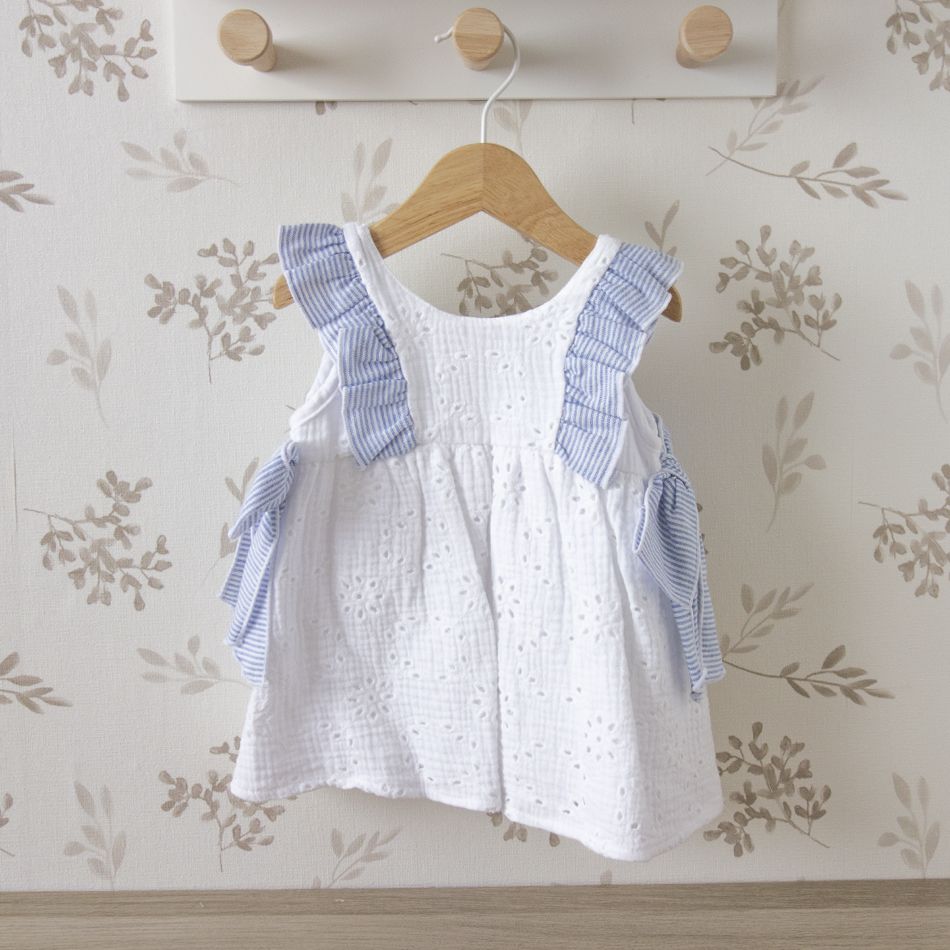 vestido bebe bordado blanco rayas azul tirantes volante calamaro kerala