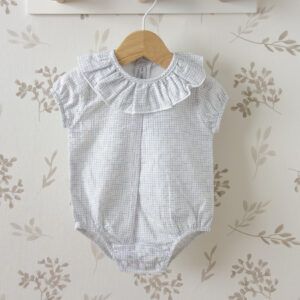 Pelele bebé cuadros azul claro cuello volante Calamaro Shimla