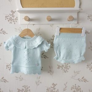 conjunto bebe verde cielo dulce de fresa primor punto con pololo tejido cuello calado sobre fondo natural